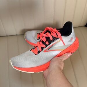 Brooks Launch 10 Women’s Running Shoes Size 9 Fiery Coral
